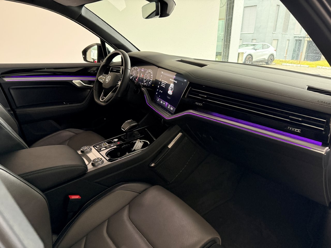 VW Touareg 3.0 TDI R Line Limited Tiptronic-image-11