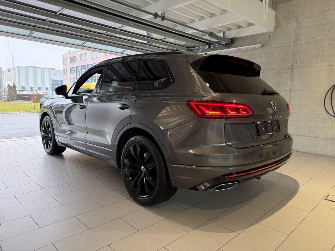 VW Touareg 3.0 TDI R Line Limited Tiptronic-image-2