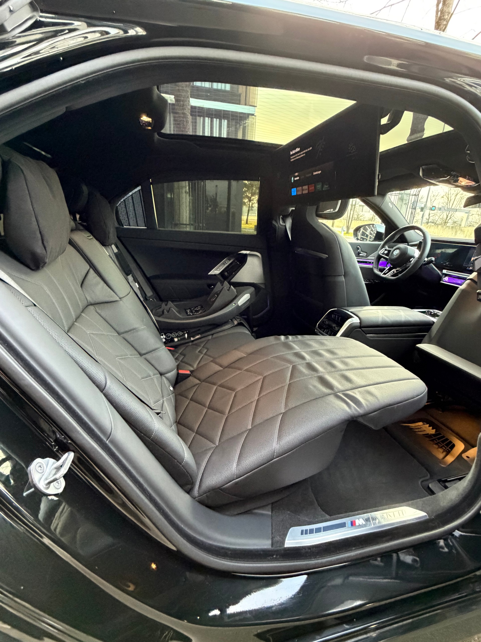 BMW 740d xDrive 48V M Sport Pro Steptronic-image-11