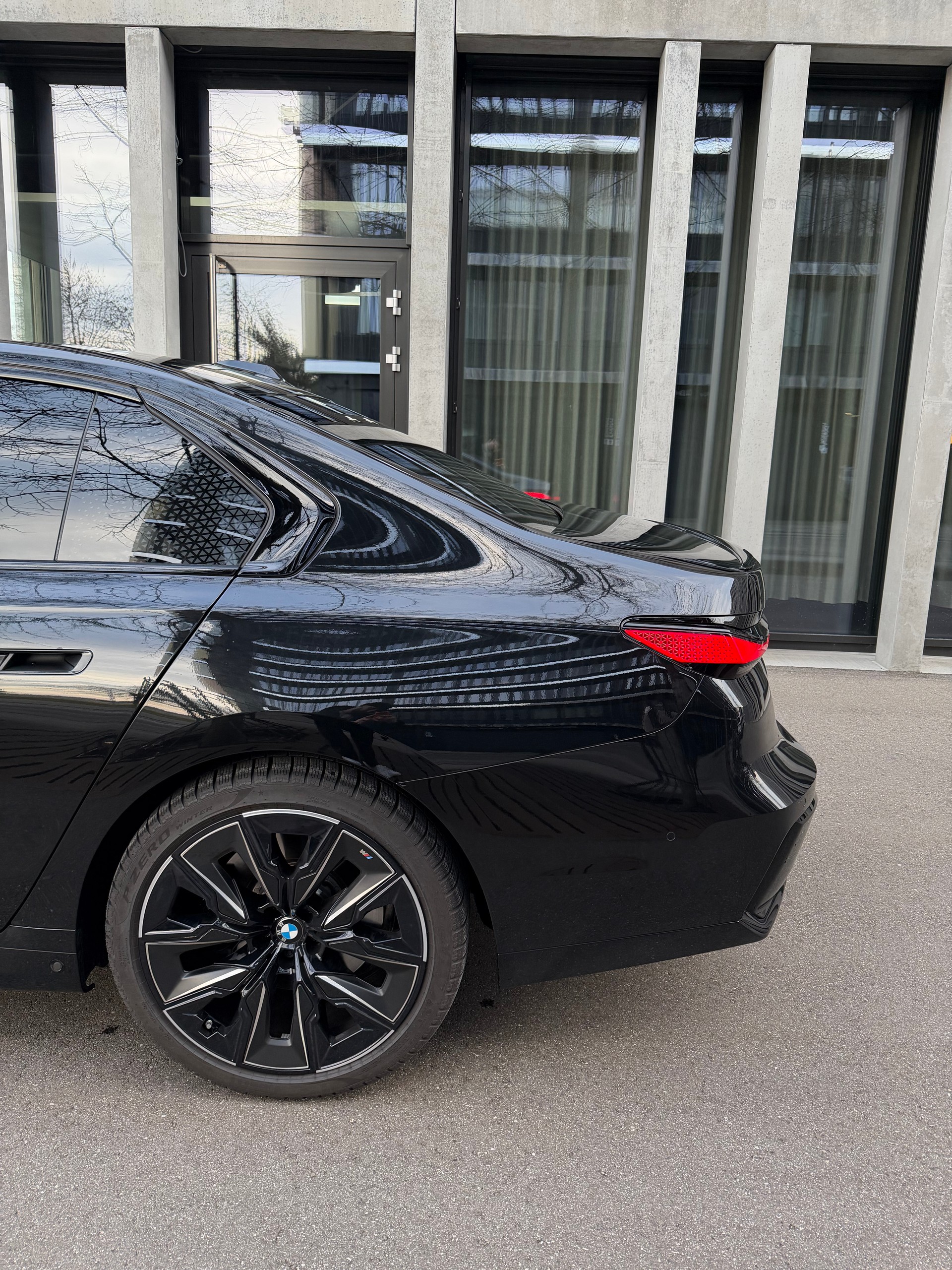 BMW 740d xDrive 48V M Sport Pro Steptronic-image-4