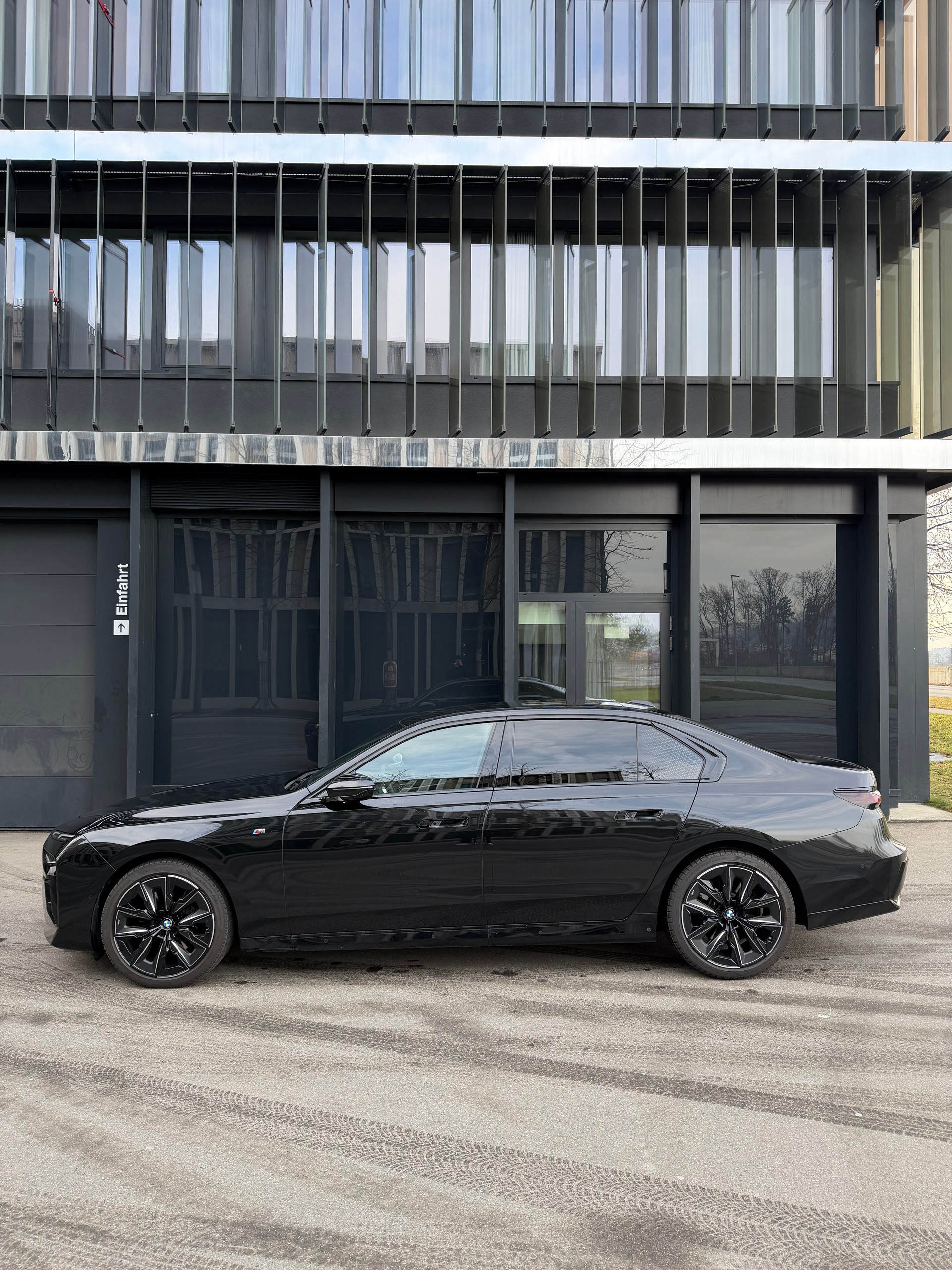 BMW 740d xDrive 48V M Sport Pro Steptronic-image-2