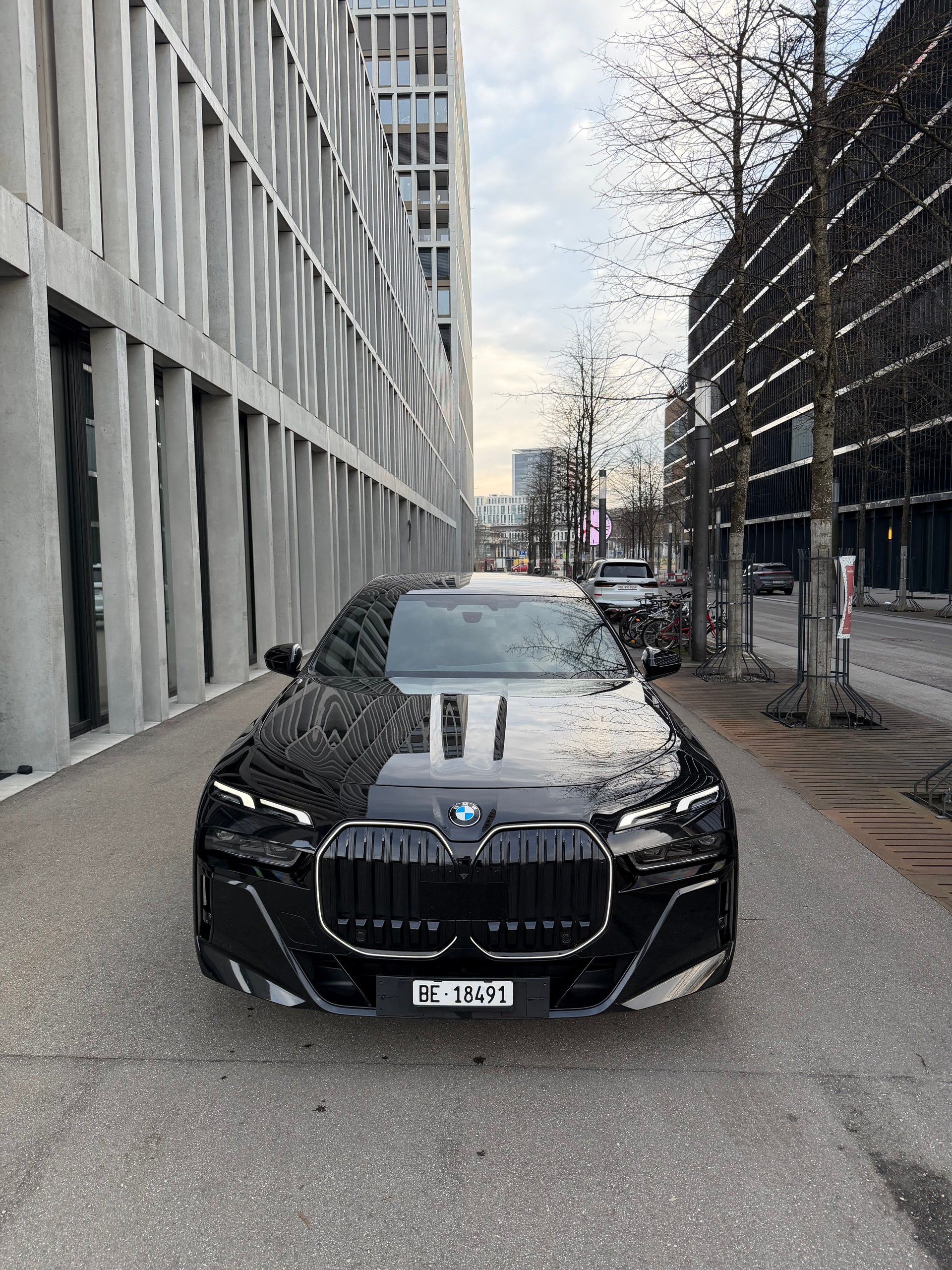BMW 740d xDrive 48V M Sport Pro Steptronic-image-1