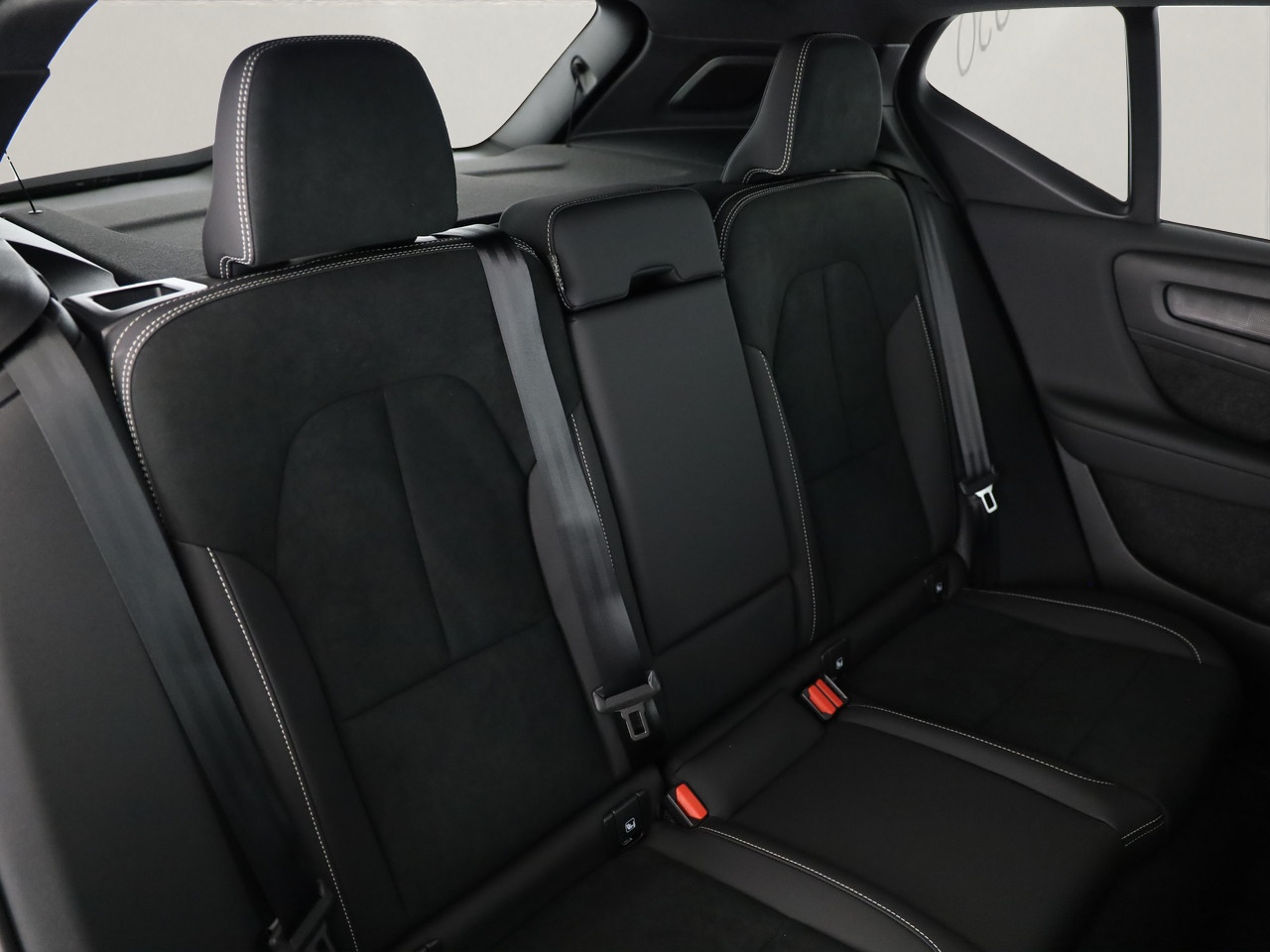 VOLVO EX40 Twin Ultra AWD XCENTRIC-image-8
