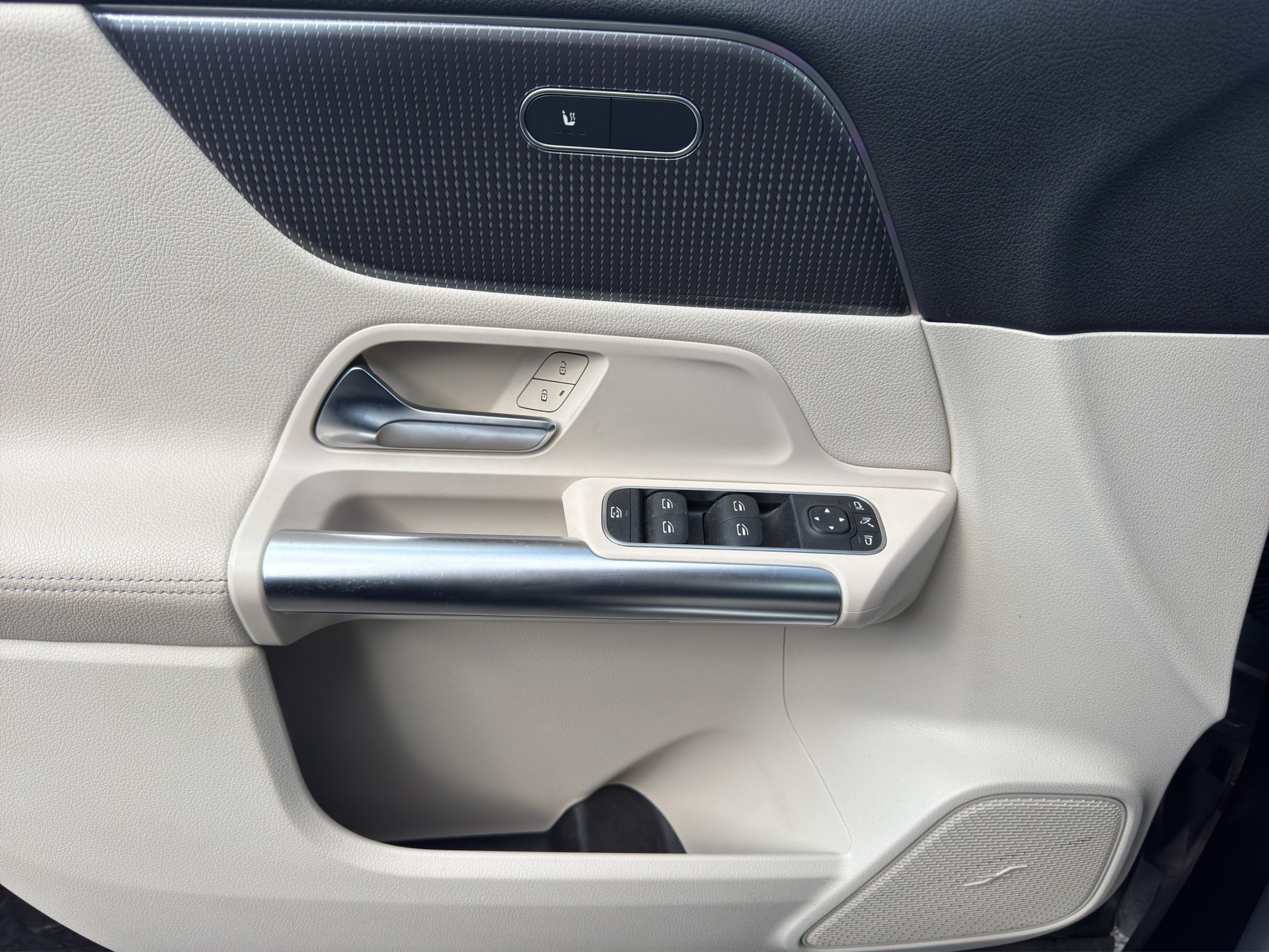 MERCEDES-BENZ GLA 250 4Matic Progressive 8G-DCT-image-7