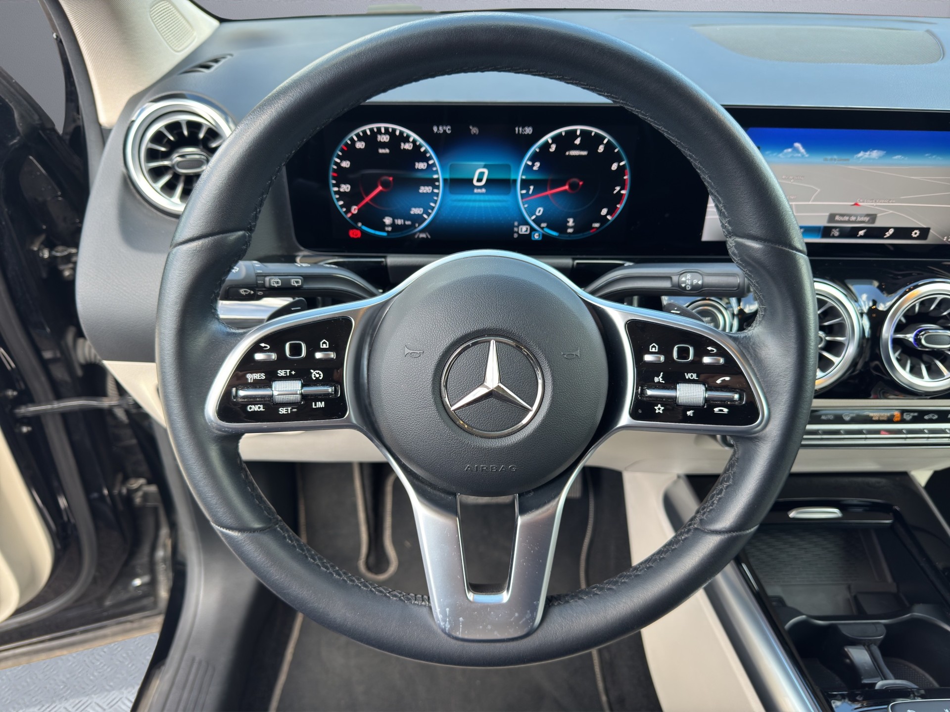 MERCEDES-BENZ GLA 250 4Matic Progressive 8G-DCT-image-9