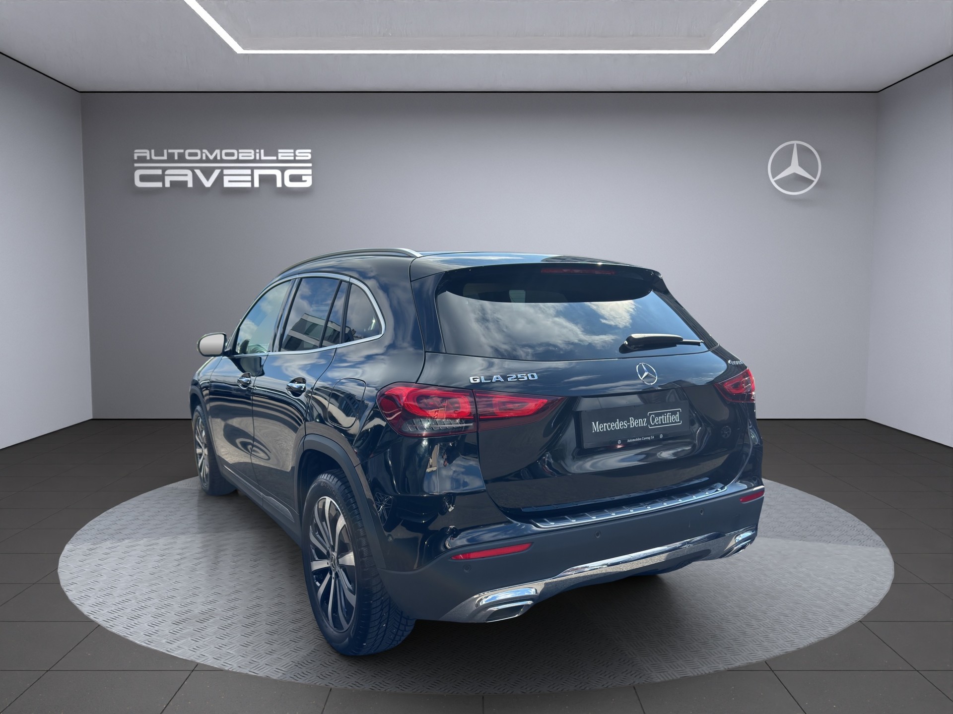 MERCEDES-BENZ GLA 250 4Matic Progressive 8G-DCT-image-2