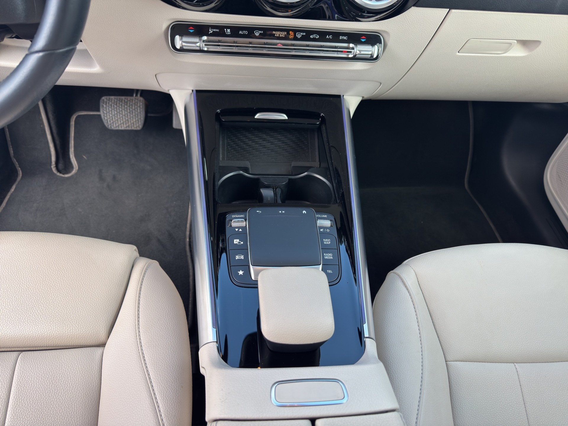 MERCEDES-BENZ GLA 250 4Matic Progressive 8G-DCT-image-11