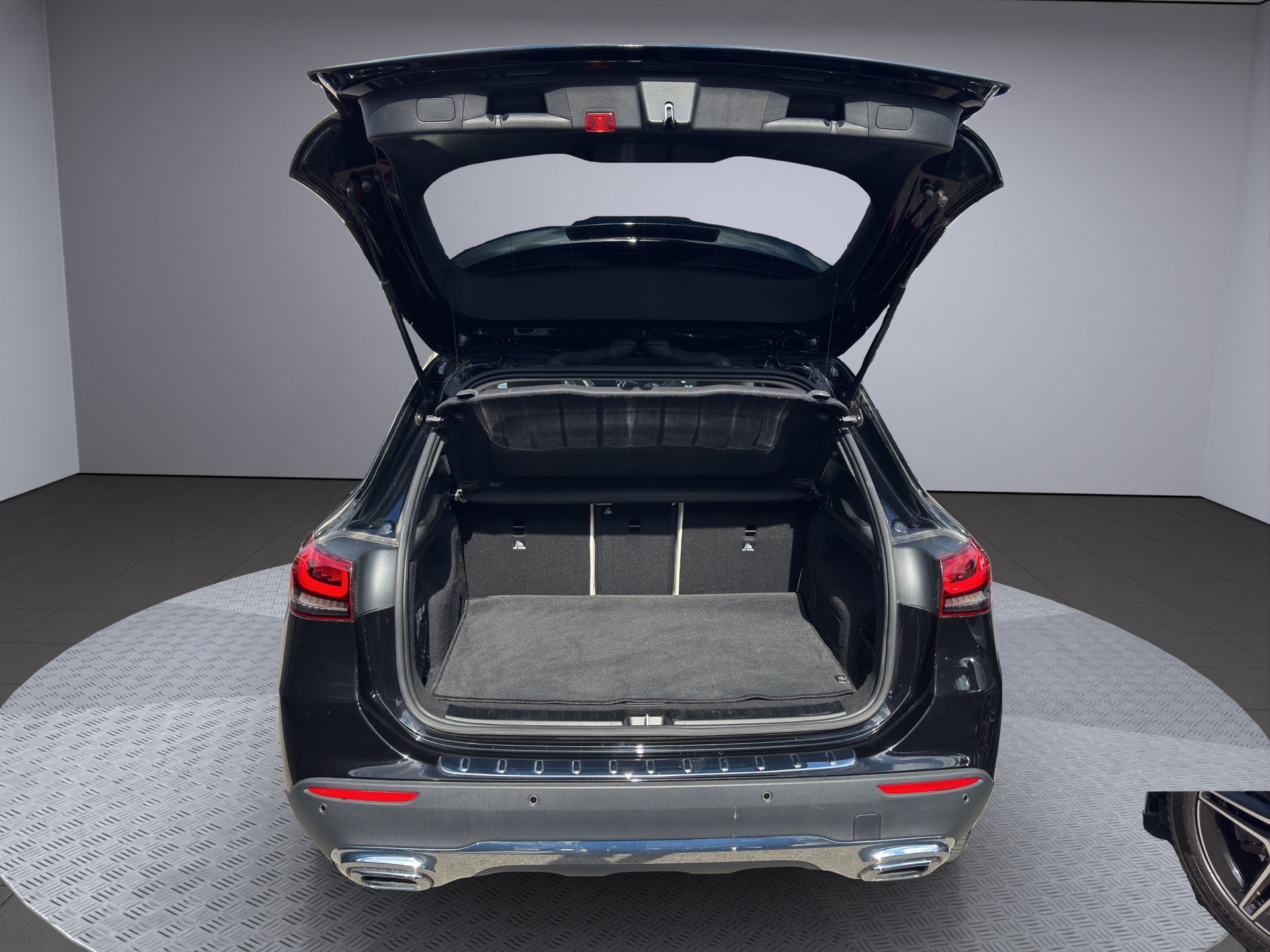 MERCEDES-BENZ GLA 250 4Matic Progressive 8G-DCT-image-15