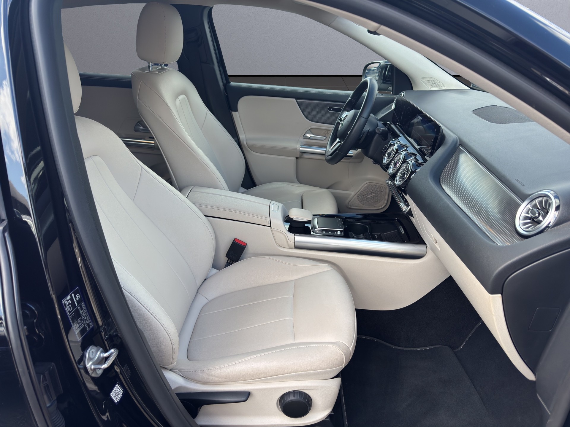 MERCEDES-BENZ GLA 250 4Matic Progressive 8G-DCT-image-13
