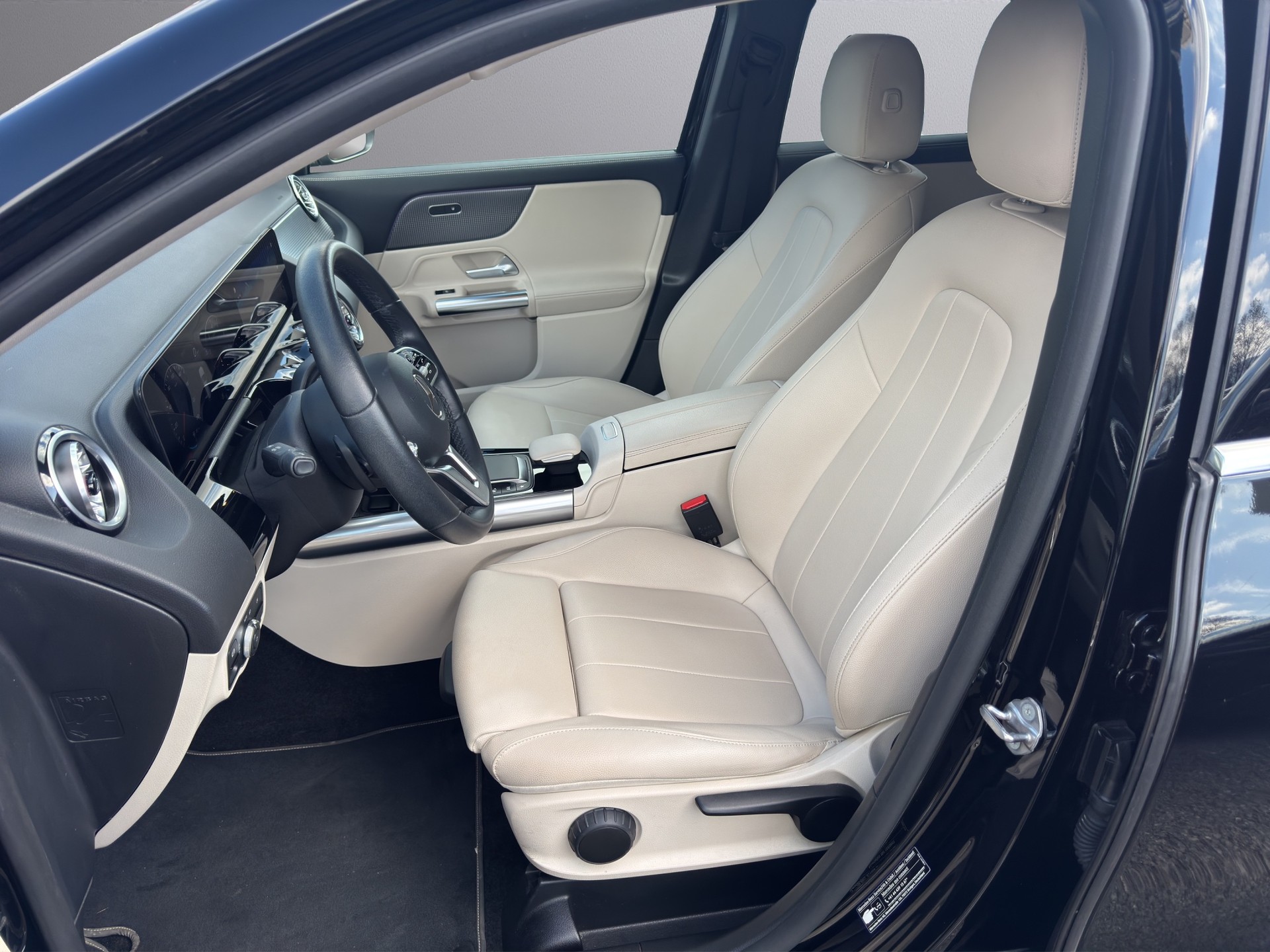 MERCEDES-BENZ GLA 250 4Matic Progressive 8G-DCT-image-8