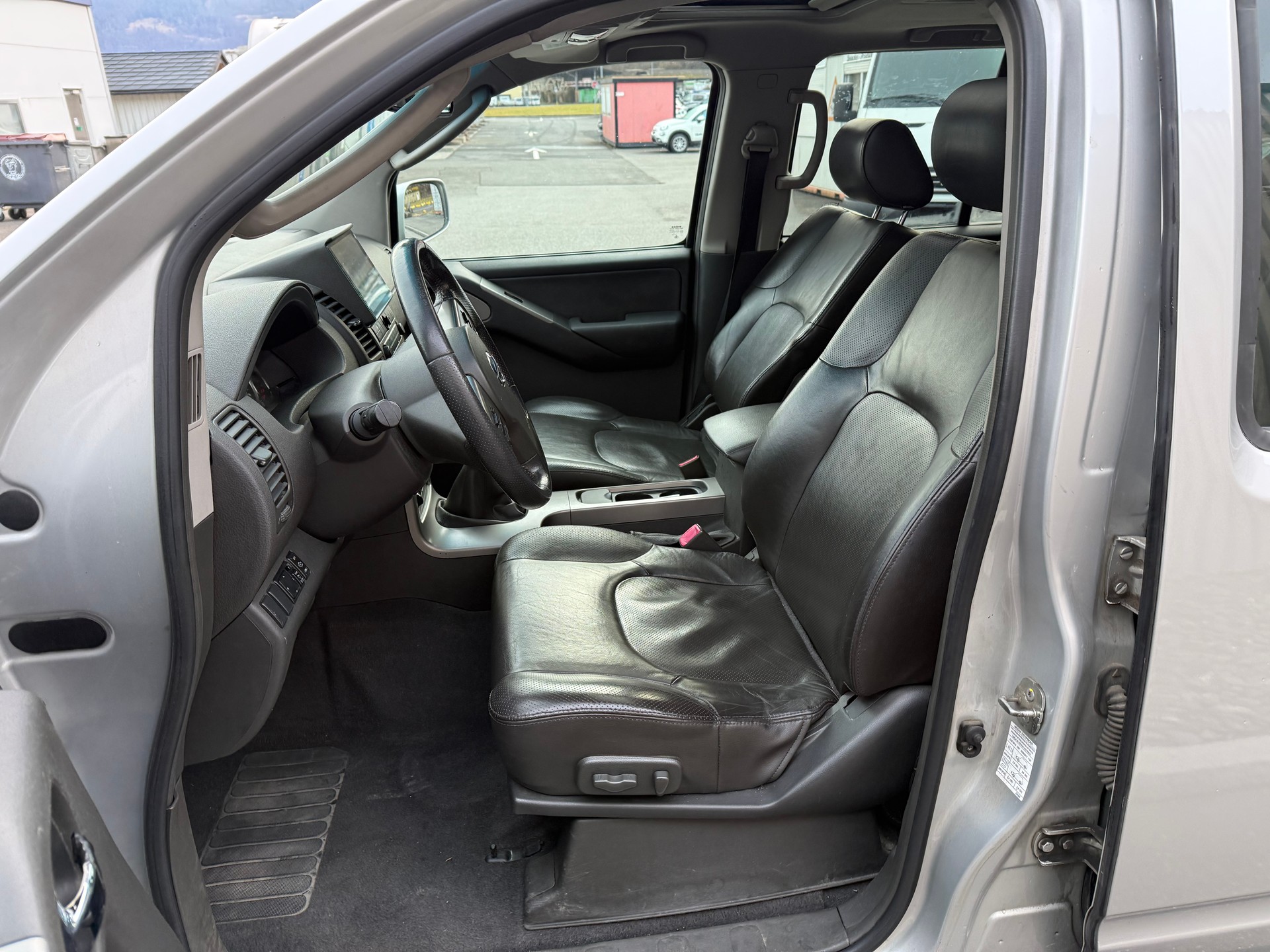NISSAN Pathfinder 2.5 7 PLACES — ATTELAGE 3000 KG-image-15