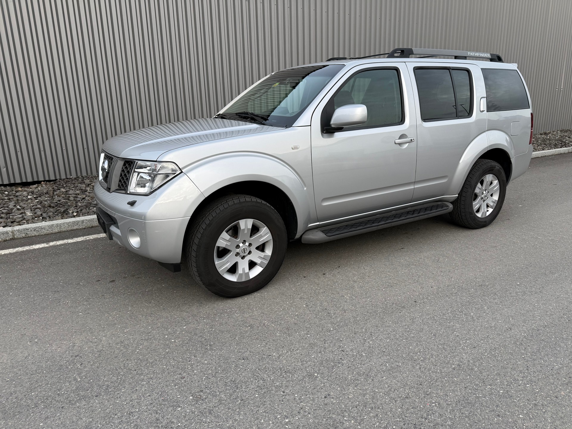 NISSAN Pathfinder 2.5 7 PLACES — ATTELAGE 3000 KG