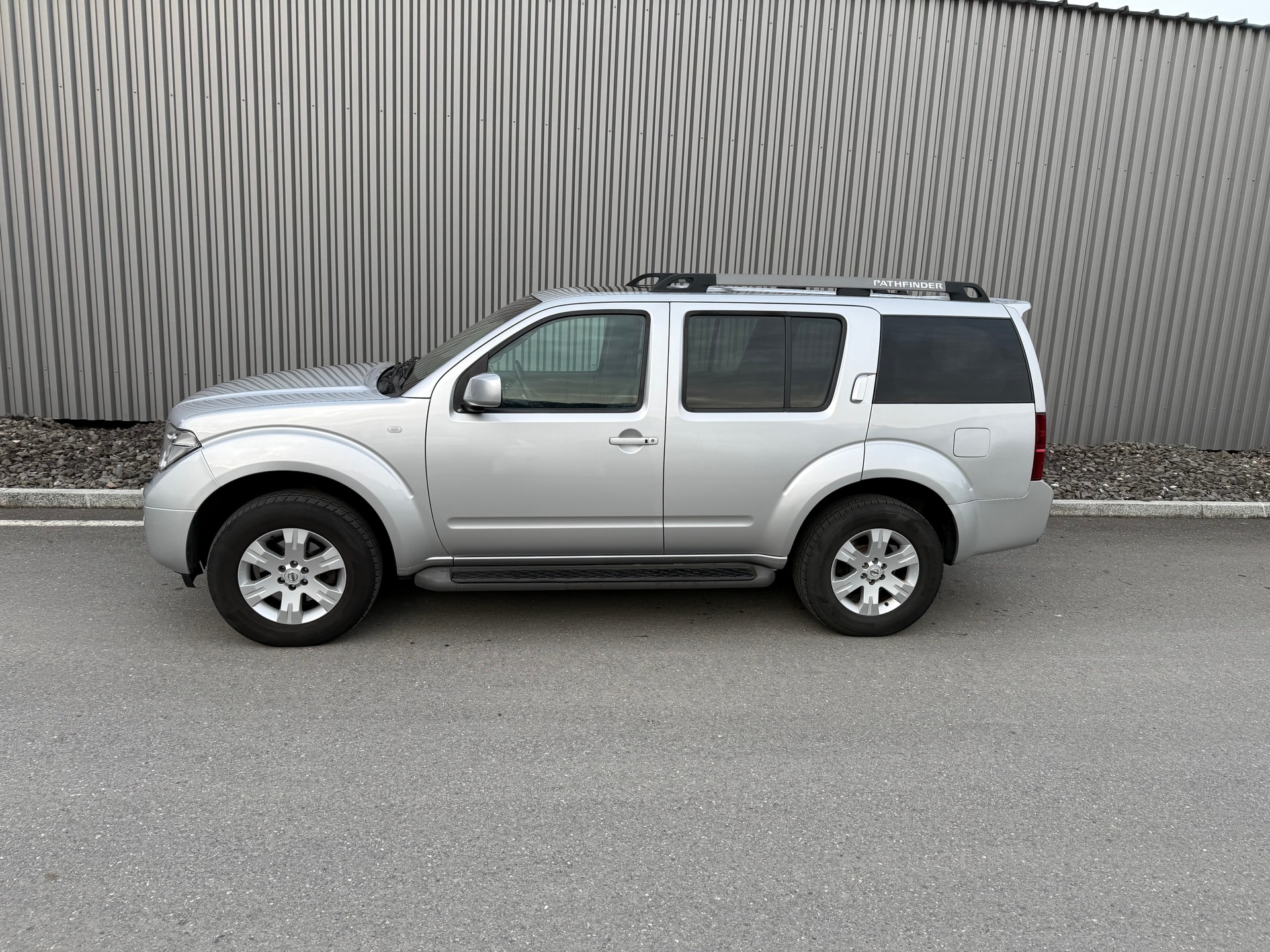 NISSAN Pathfinder 2.5 7 PLACES — ATTELAGE 3000 KG-showroom-element-1