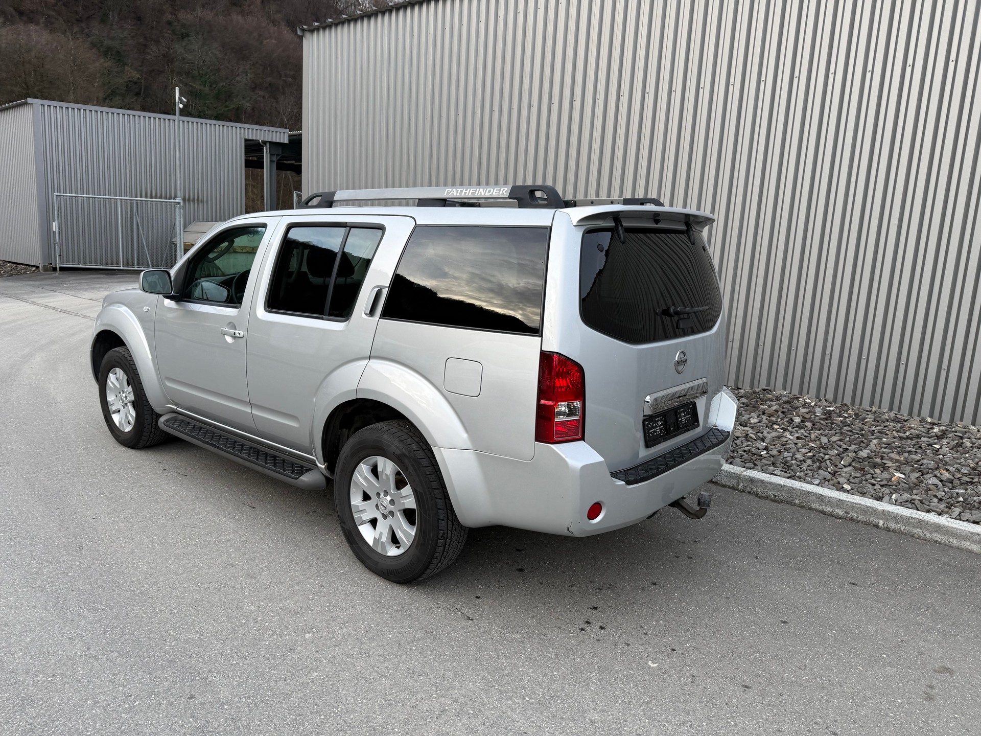 NISSAN Pathfinder 2.5 7 PLACES — ATTELAGE 3000 KG-showroom-element-2