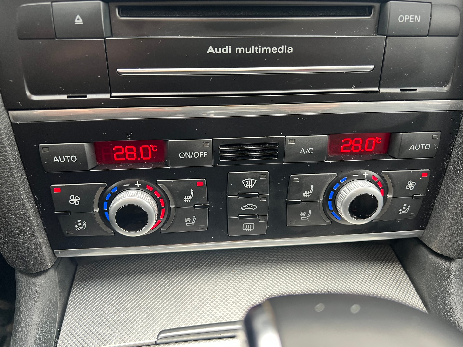 AUDI Q7 3.0 TDI addBlue quattro tiptronic-image-10