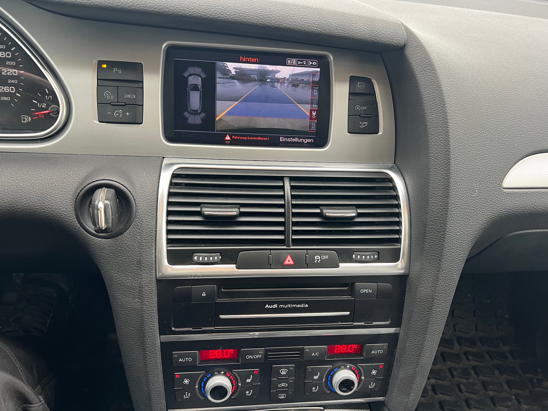 AUDI Q7 3.0 TDI addBlue quattro tiptronic-image-9