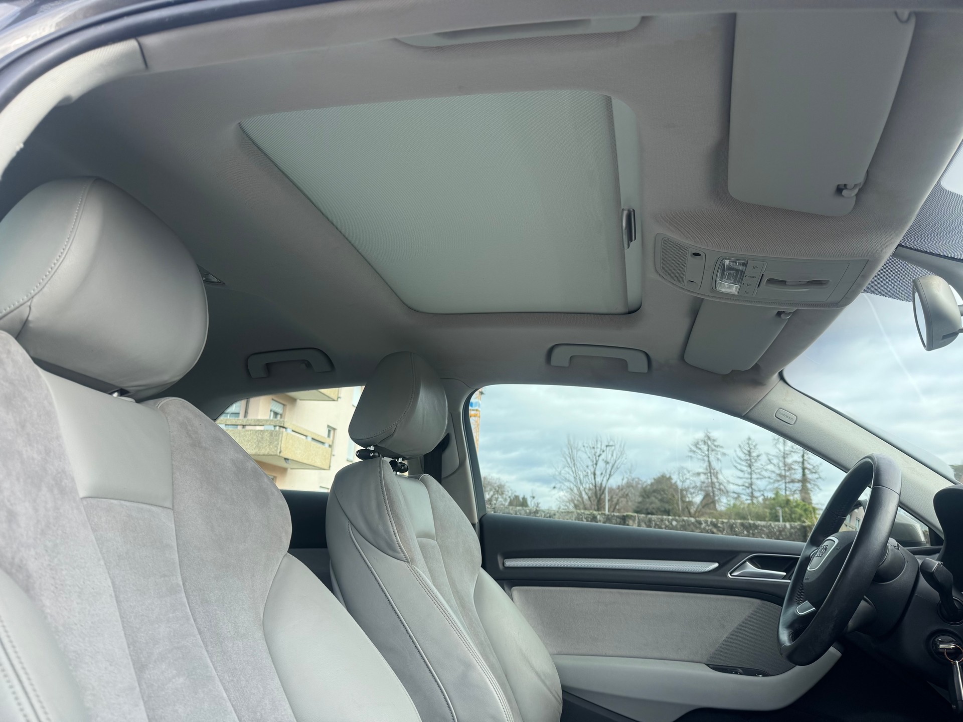 AUDI A3 1.8 TFSI Ambiente S-tronic-image-10