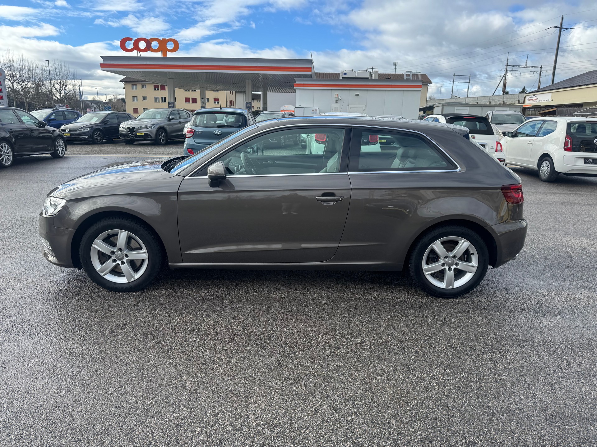AUDI A3 1.8 TFSI Ambiente S-tronic-image-2