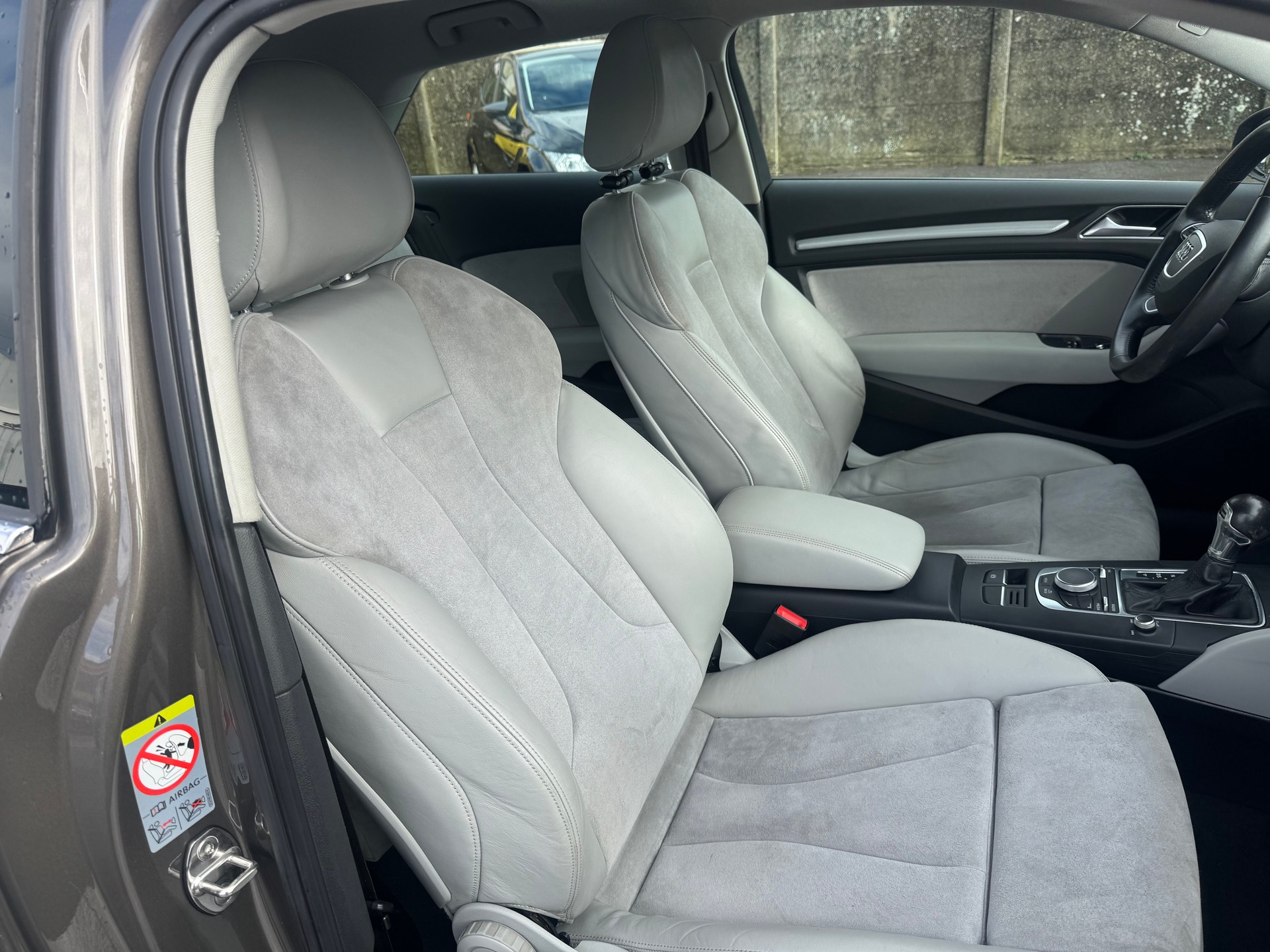 AUDI A3 1.8 TFSI Ambiente S-tronic-image-9