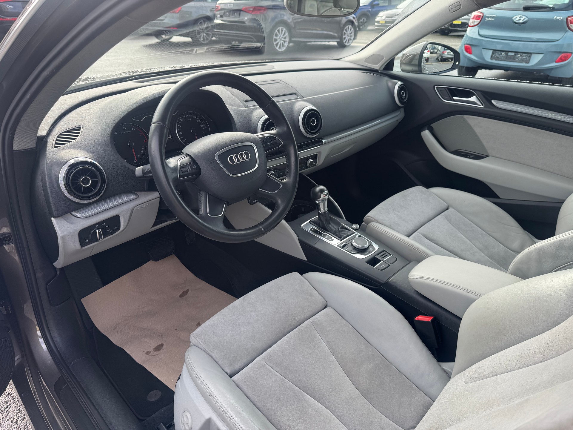 AUDI A3 1.8 TFSI Ambiente S-tronic-image-14