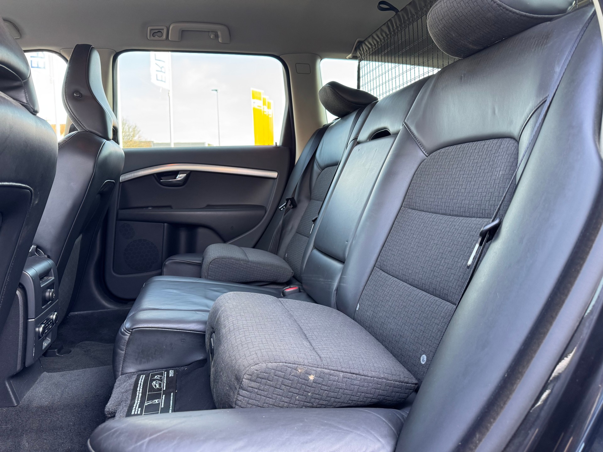VOLVO V70 2.4D Momentum Geartronic-image-10