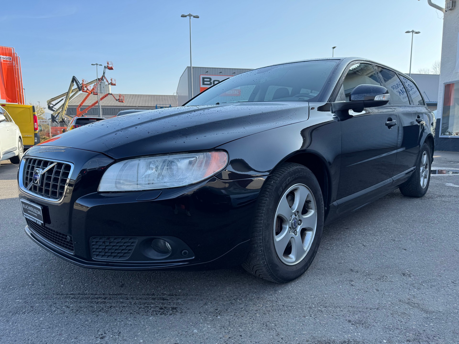 VOLVO V70 2.4D Momentum Geartronic-showroom-element-1