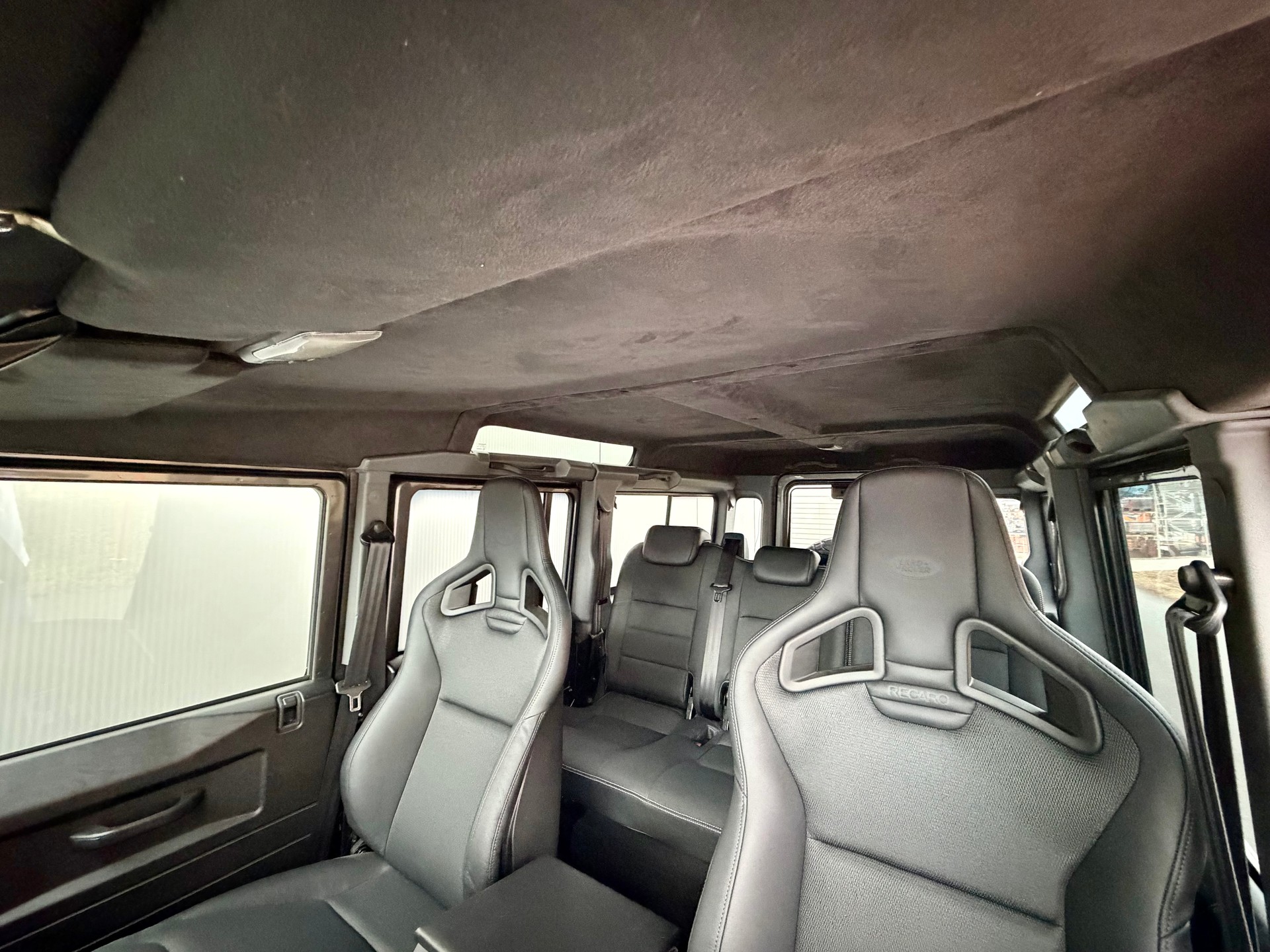 LAND ROVER Defender 110 TD4 67YRS *RECARO*-image-8