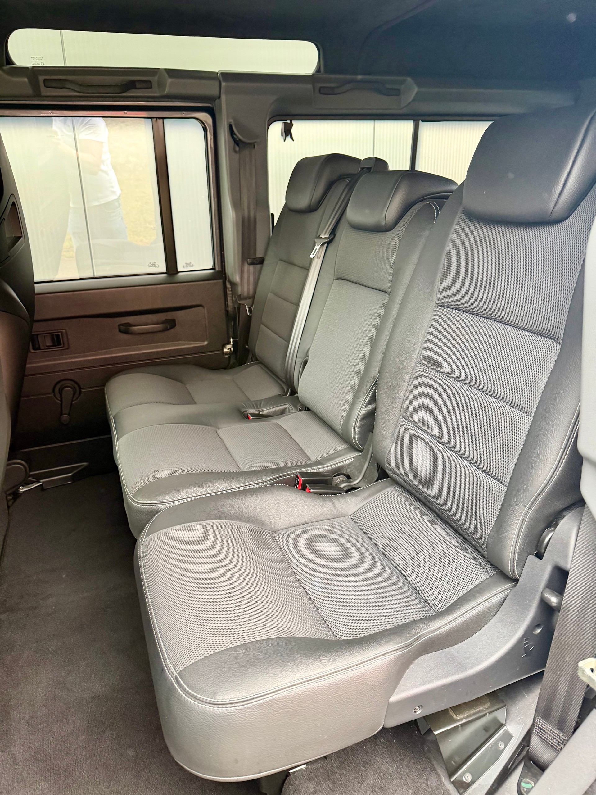 LAND ROVER Defender 110 TD4 67YRS *RECARO*-image-9