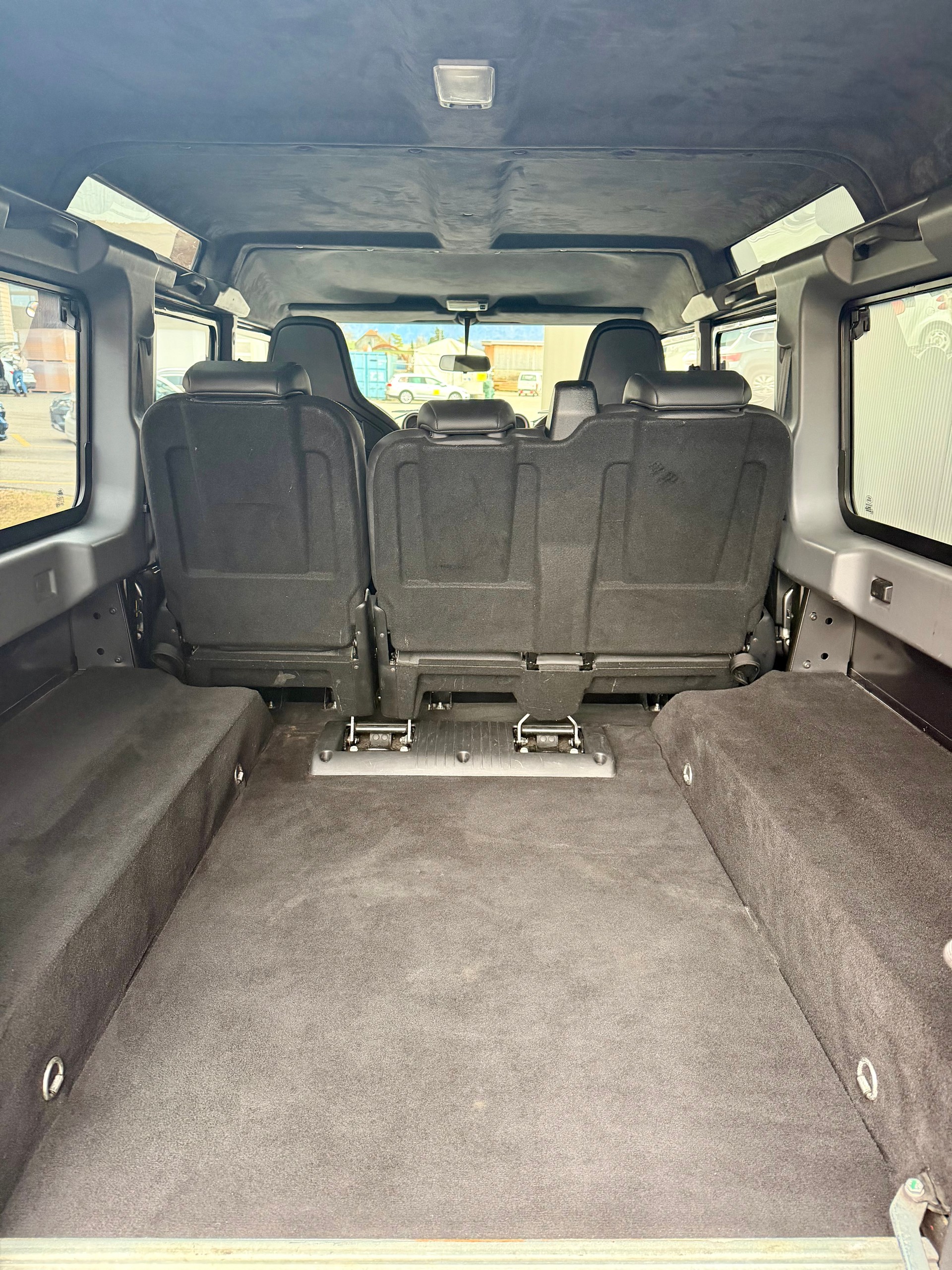 LAND ROVER Defender 110 TD4 67YRS *RECARO*-image-10