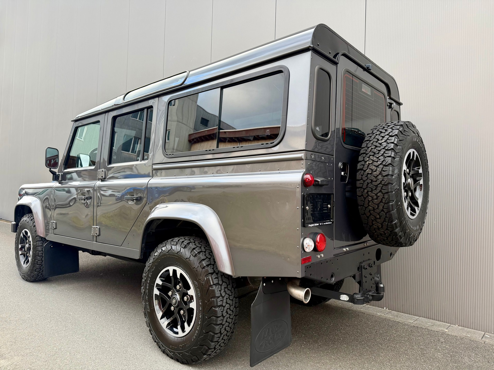 LAND ROVER Defender 110 TD4 67YRS *RECARO*-showroom-element-2