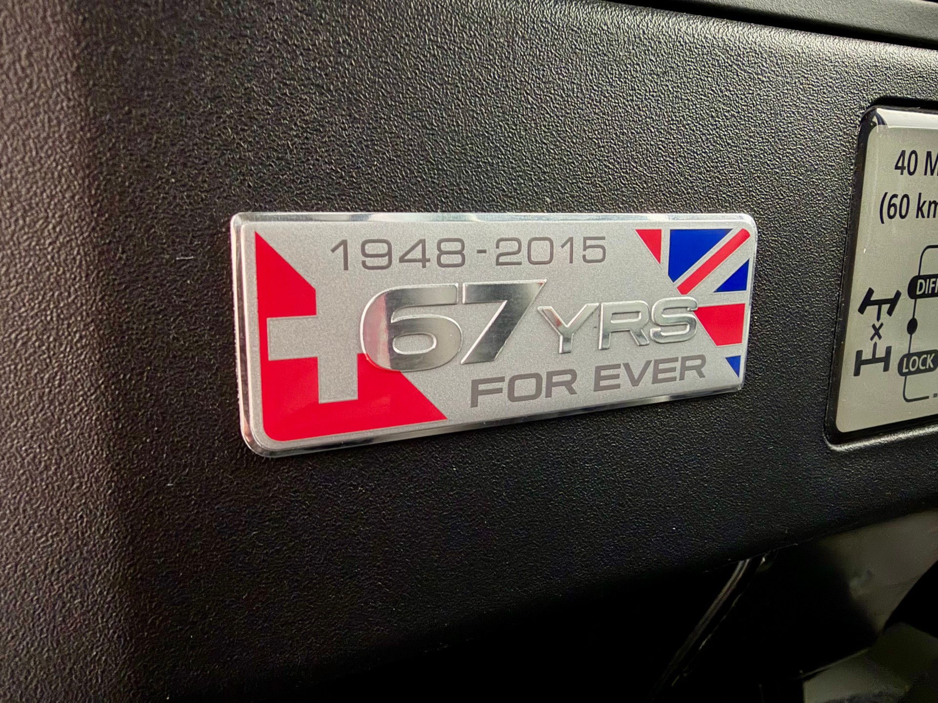 LAND ROVER Defender 110 TD4 67YRS *RECARO*-image-17