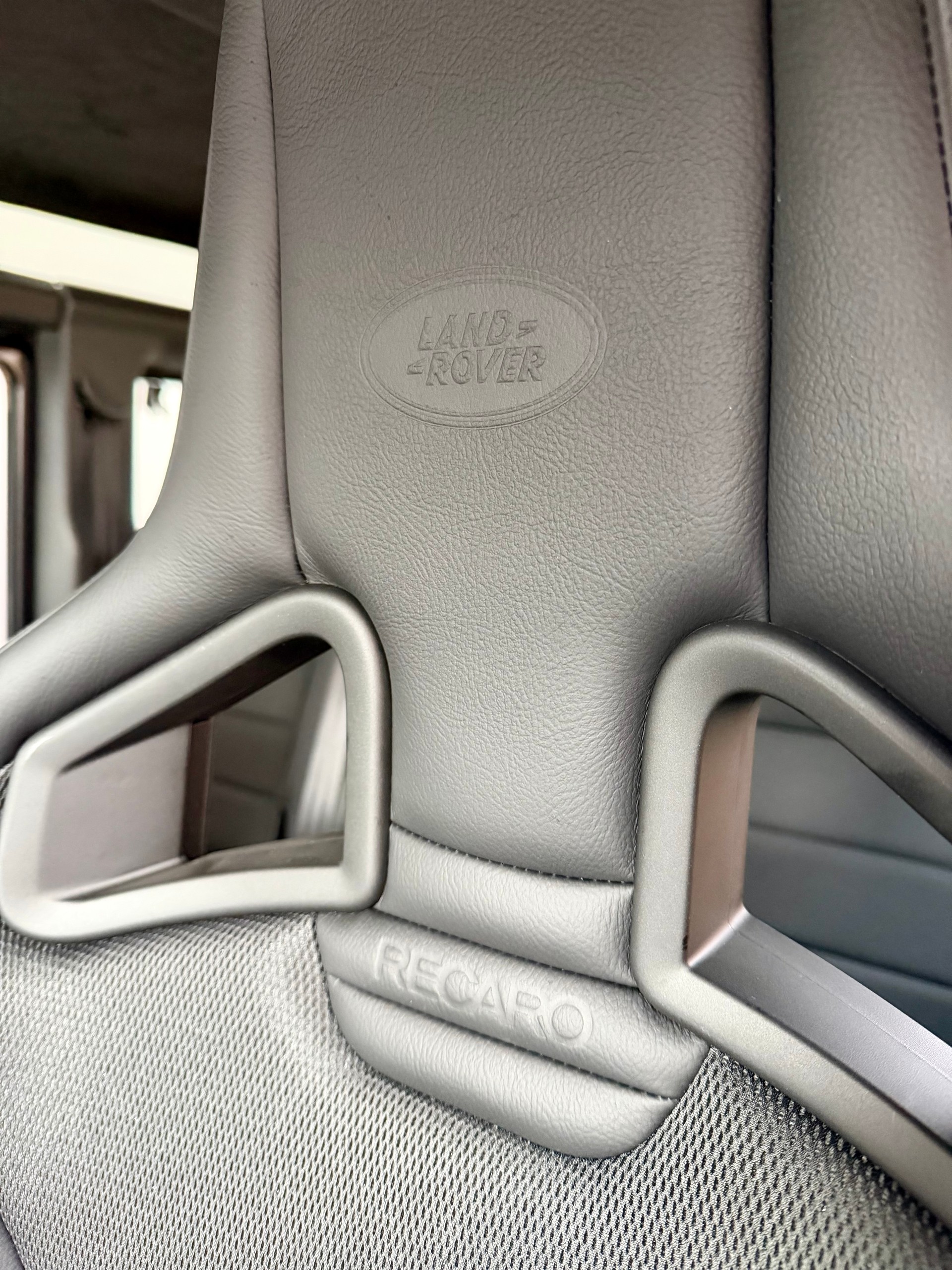 LAND ROVER Defender 110 TD4 67YRS *RECARO*-image-7