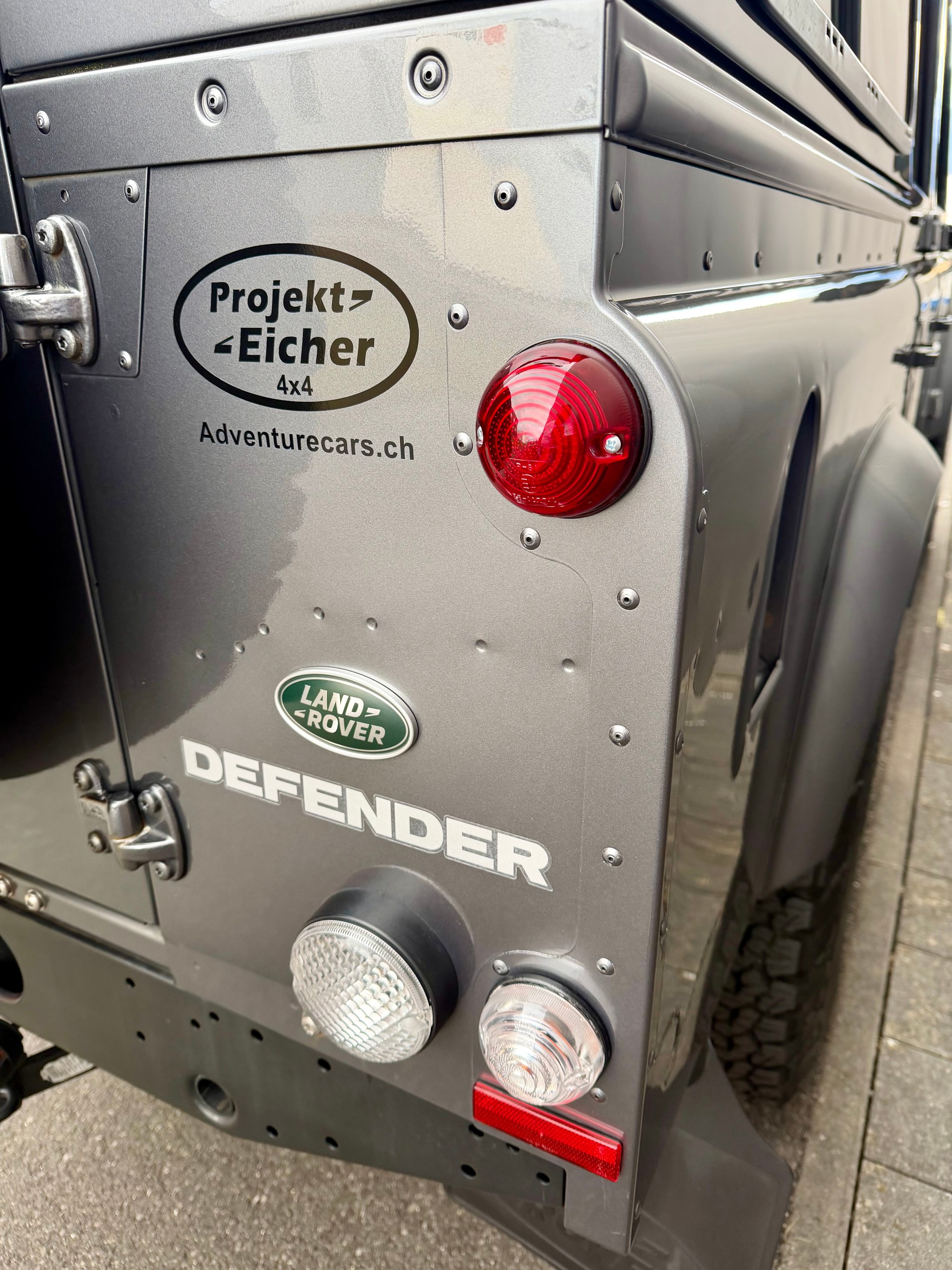 LAND ROVER Defender 110 TD4 67YRS *RECARO*-image-11