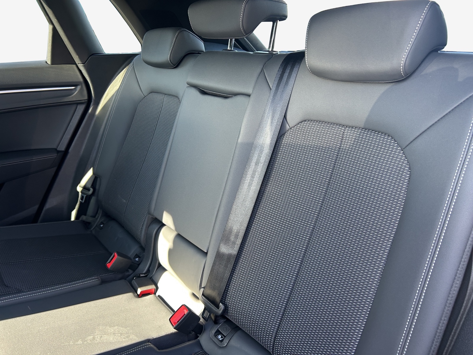 AUDI Q3 35 TFSI S line Attraction S-tronic-image-11