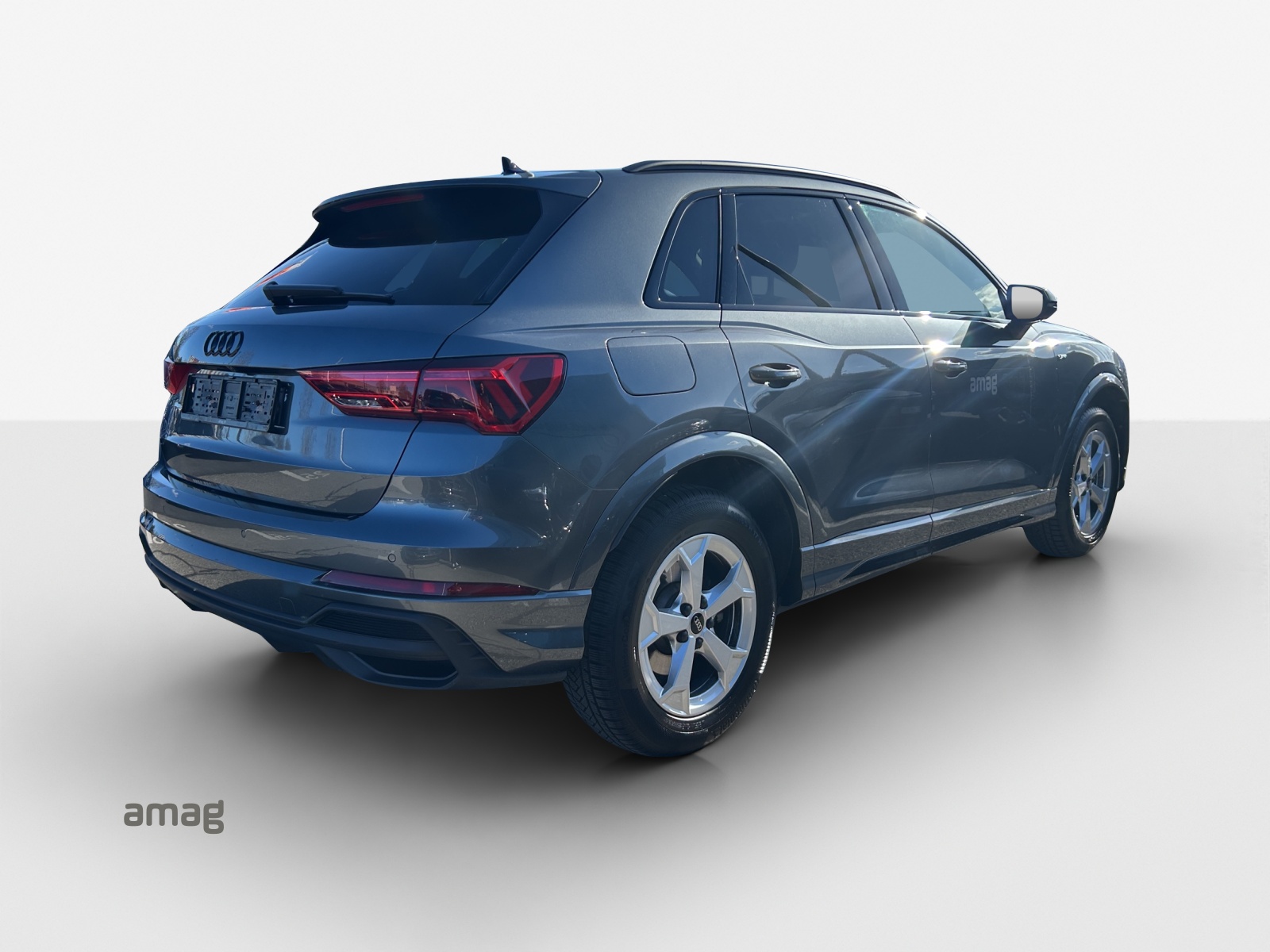 AUDI Q3 35 TFSI S line Attraction S-tronic-image-4