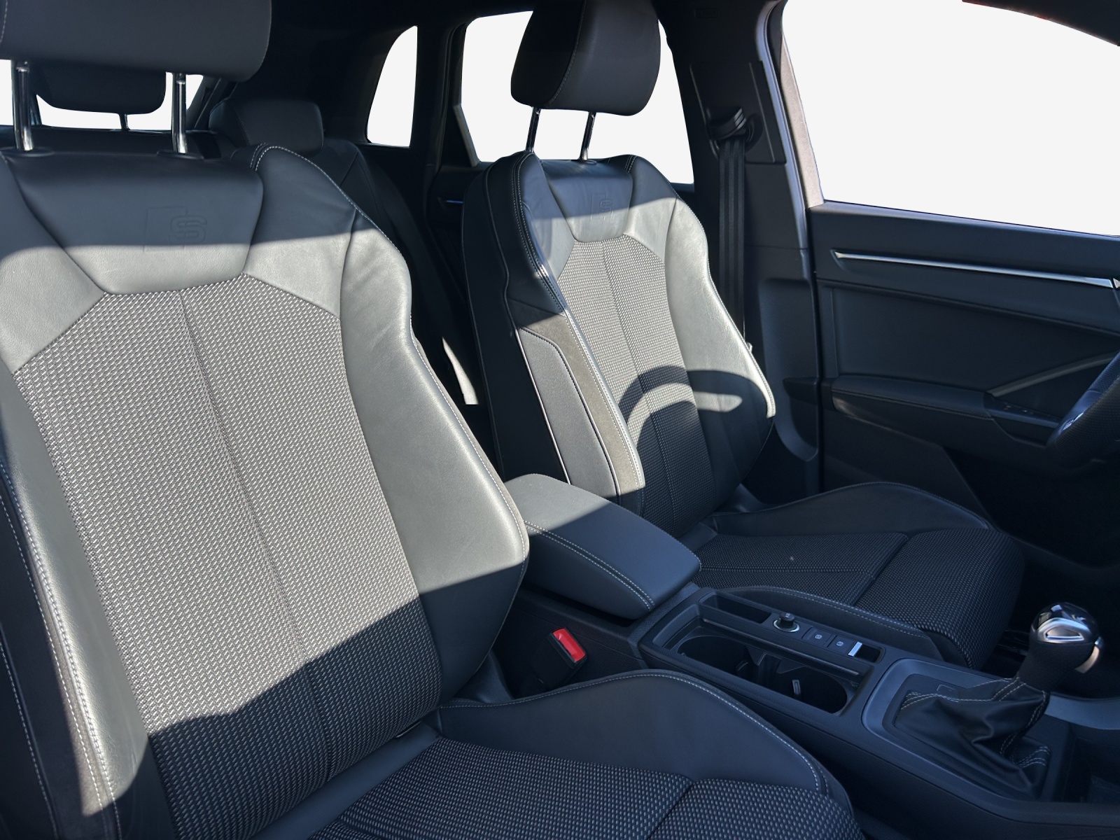AUDI Q3 35 TFSI S line Attraction S-tronic-image-14