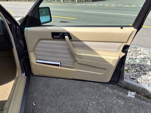 MERCEDES-BENZ 190 E 2.3-image-1