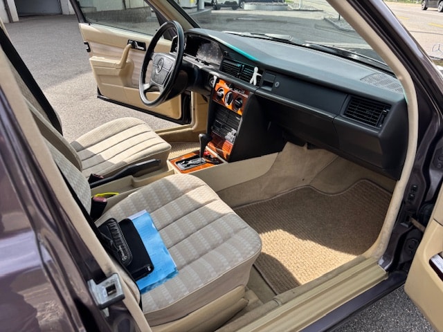 MERCEDES-BENZ 190 E 2.3-image-2