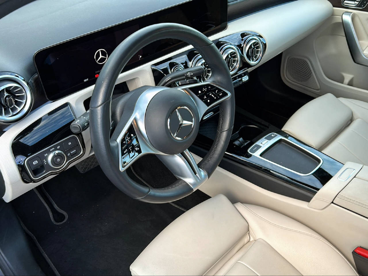 MERCEDES-BENZ A 250 e EQ Star Progressive-image-4