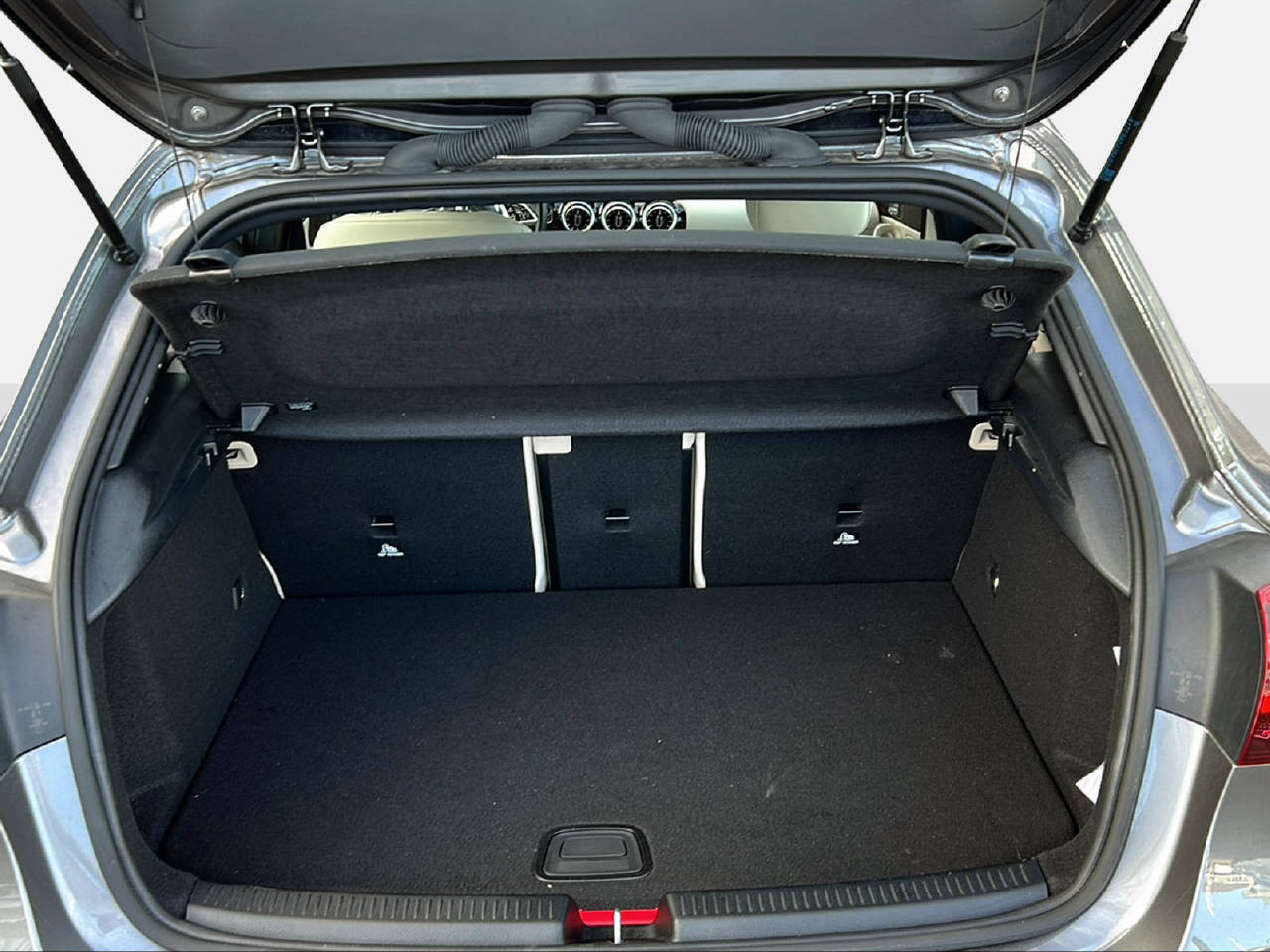 MERCEDES-BENZ A 250 e EQ Star Progressive-image-8