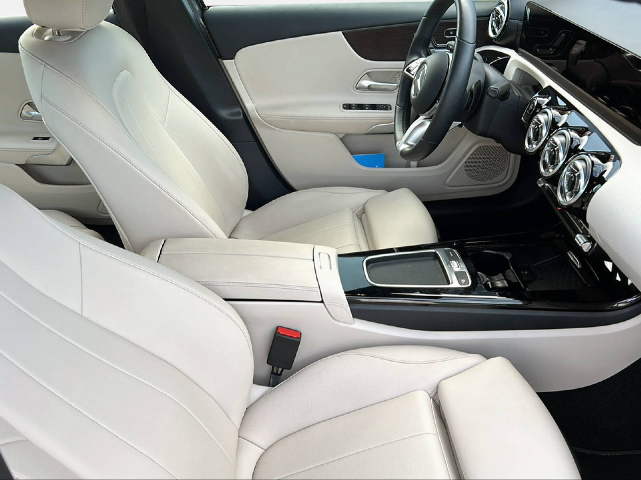MERCEDES-BENZ A 250 e EQ Star Progressive-image-7