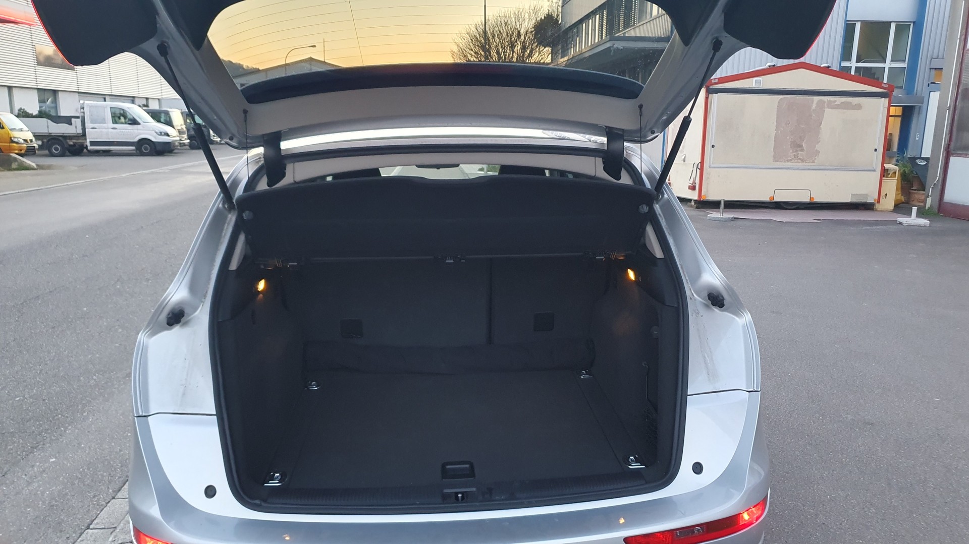 AUDI Q5 2.0 TFSI quattro S-tronic-image-8
