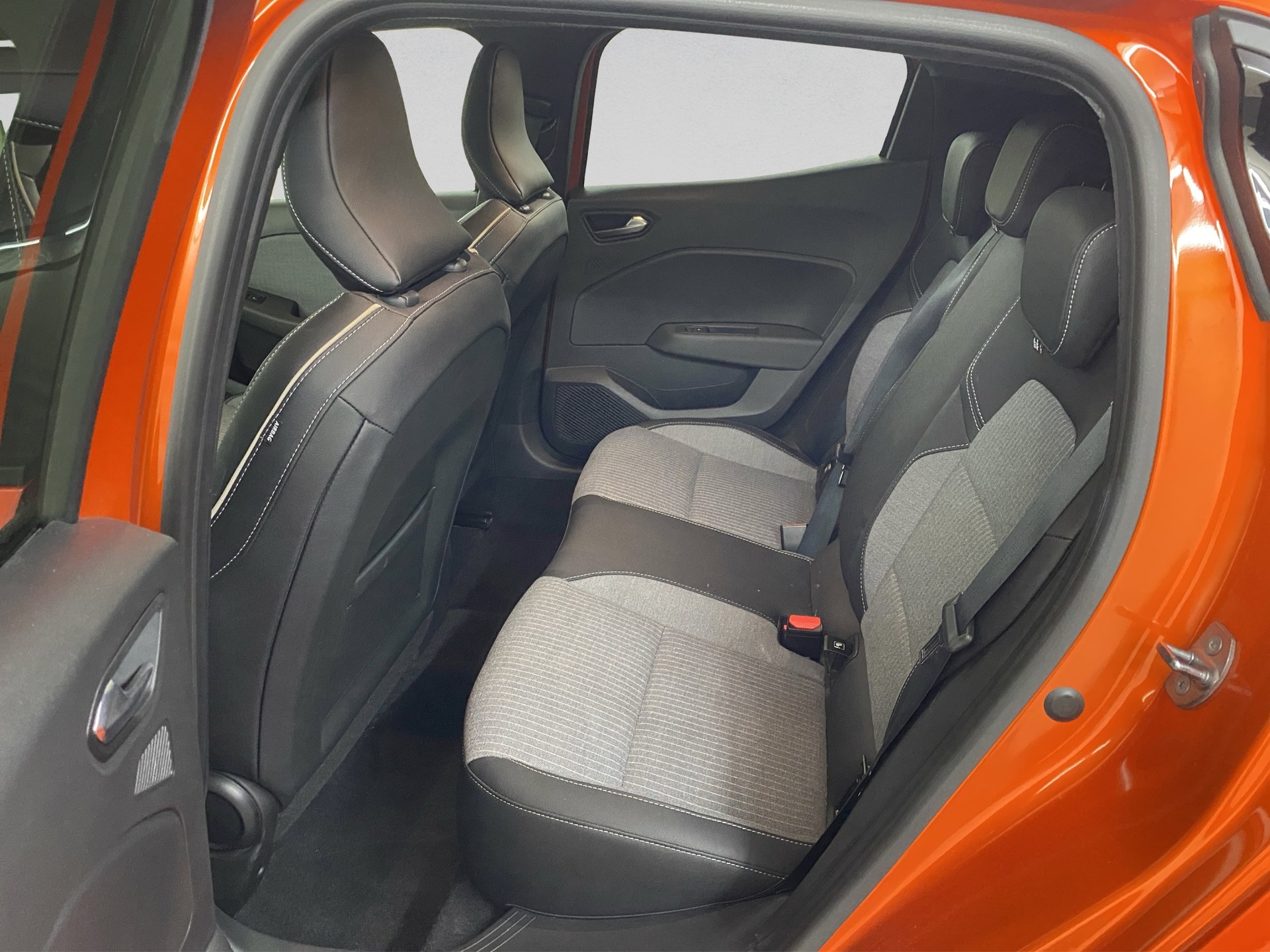 RENAULT Clio 1.0 Techno-image-19