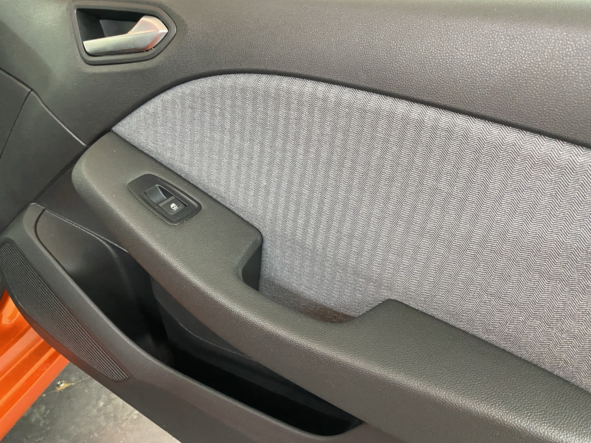RENAULT Clio 1.0 Techno-image-18