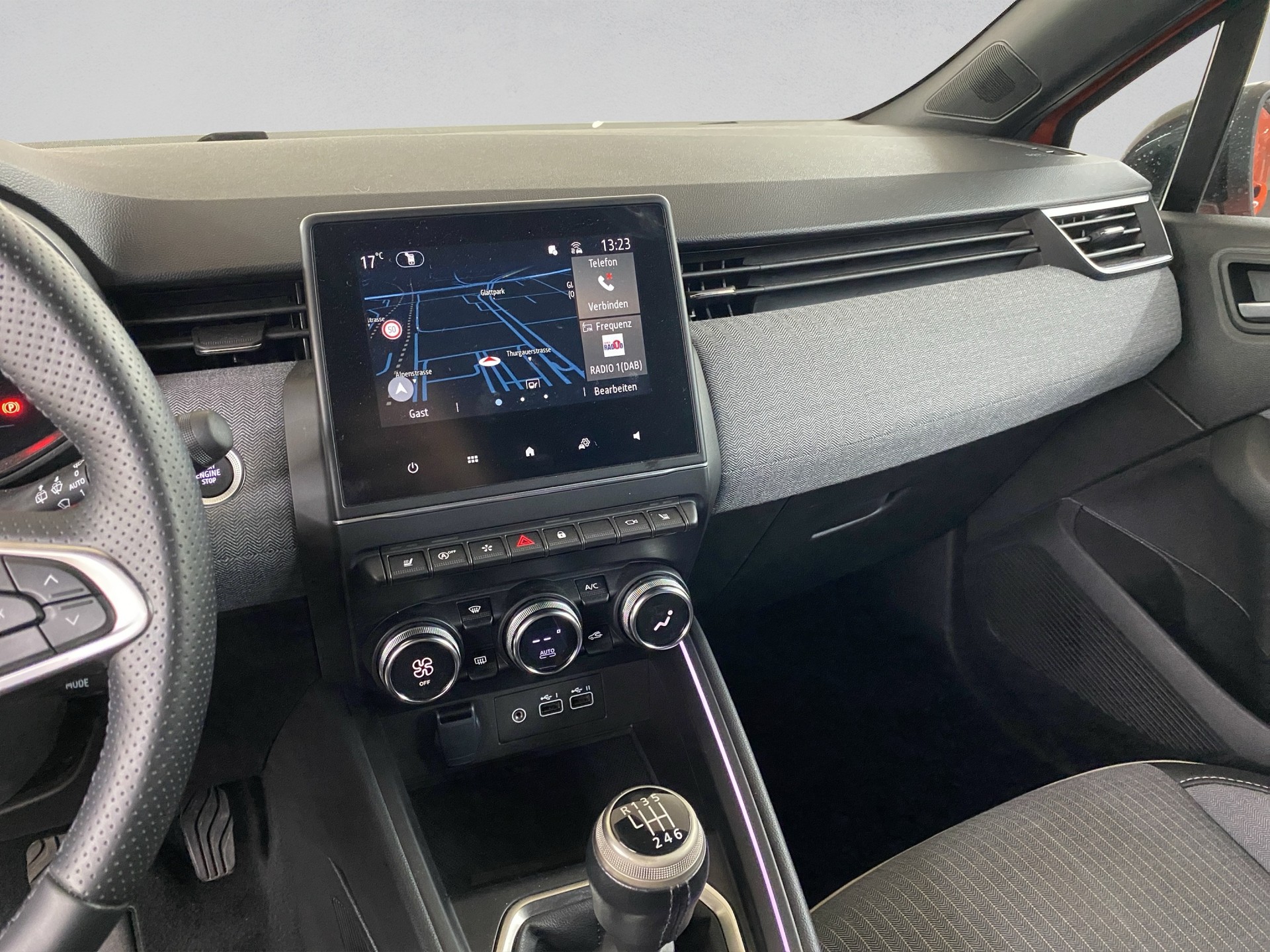 RENAULT Clio 1.0 Techno-image-12
