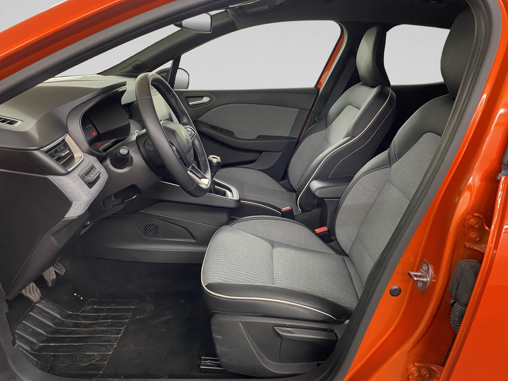 RENAULT Clio 1.0 Techno-image-8