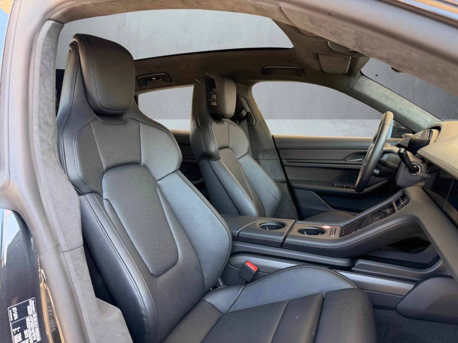 PORSCHE Taycan GTS Sport Turismo-image-14
