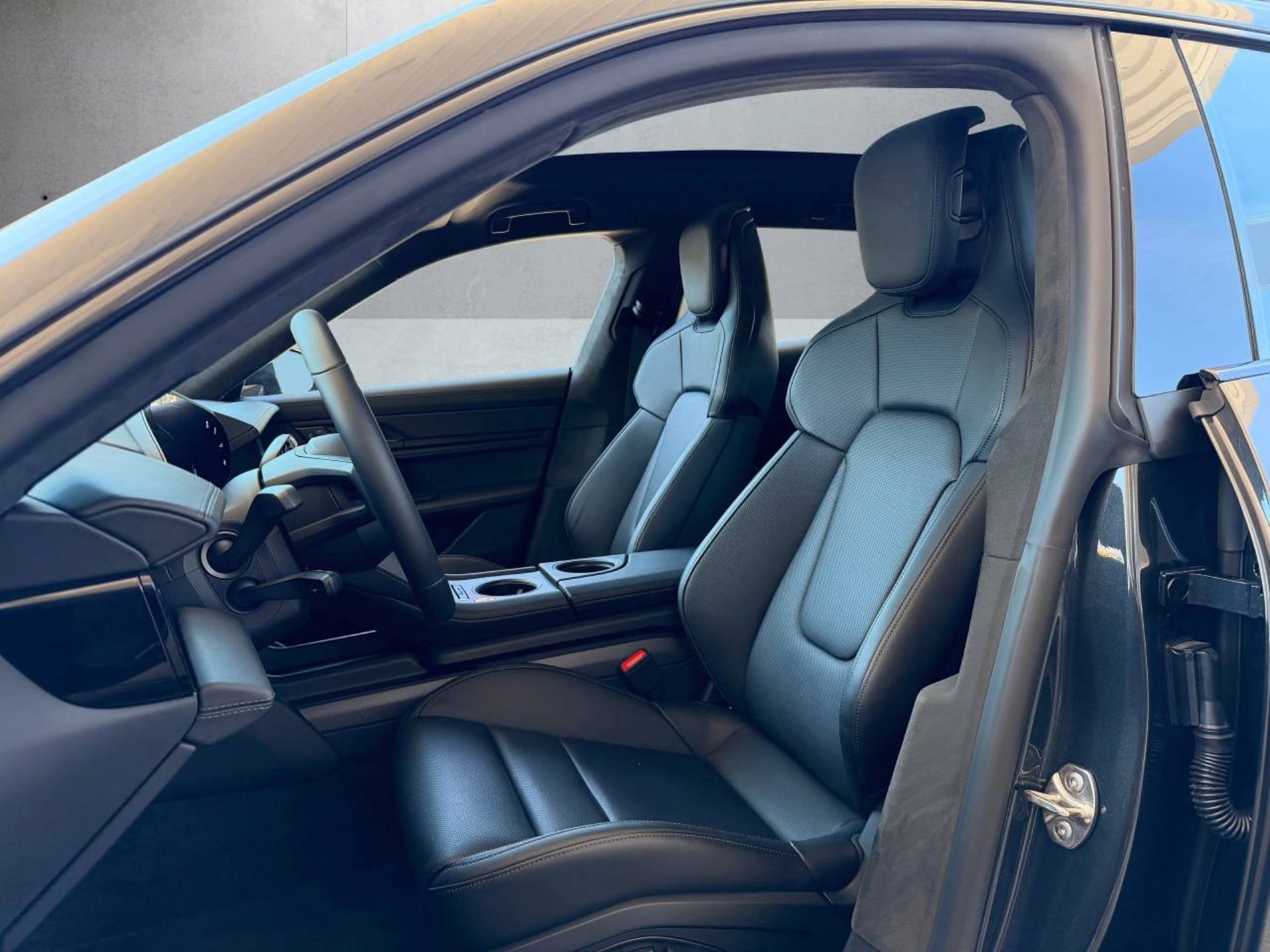 PORSCHE Taycan GTS Sport Turismo-image-4