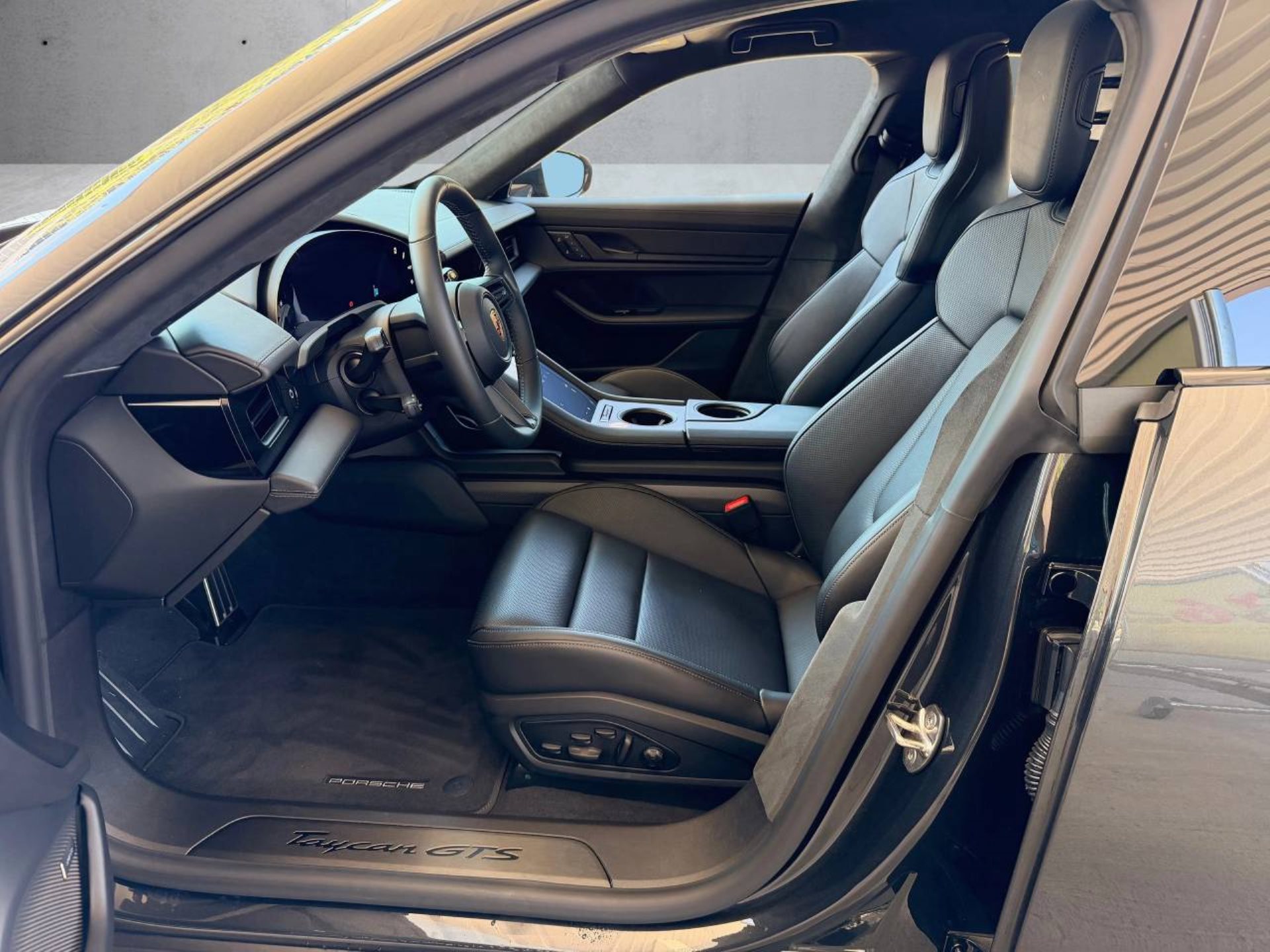 PORSCHE Taycan GTS Sport Turismo-image-3
