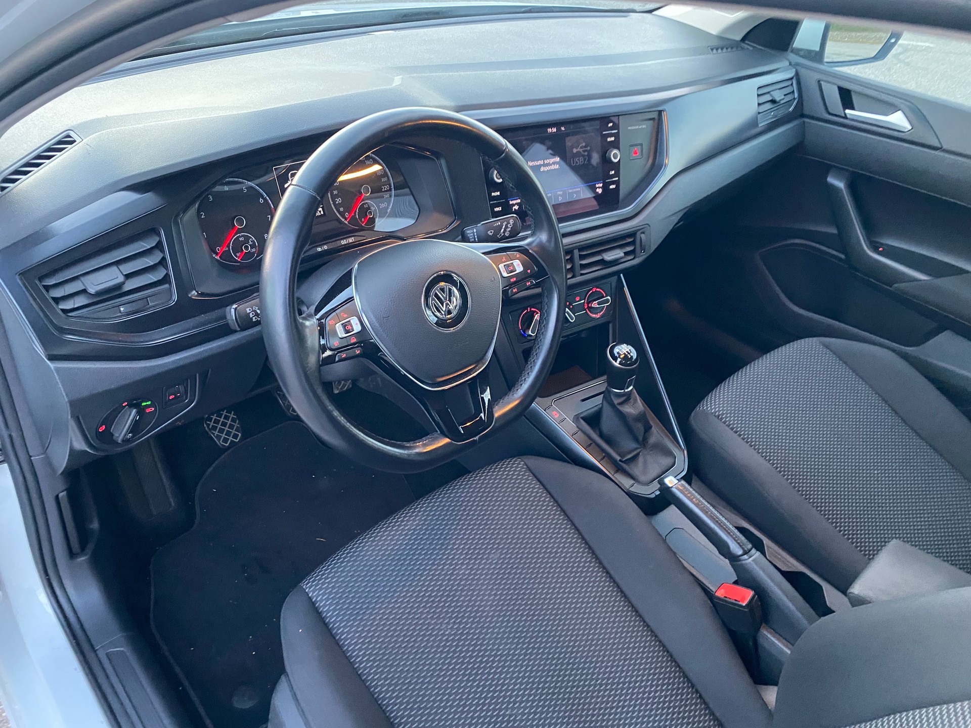 VW Polo 1.0 BMT Trendline-image-4